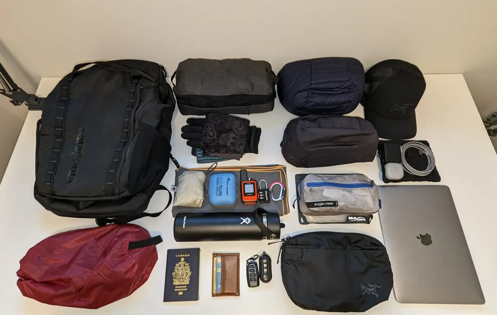 Exploded kit layout with everything that goes in the bag. 